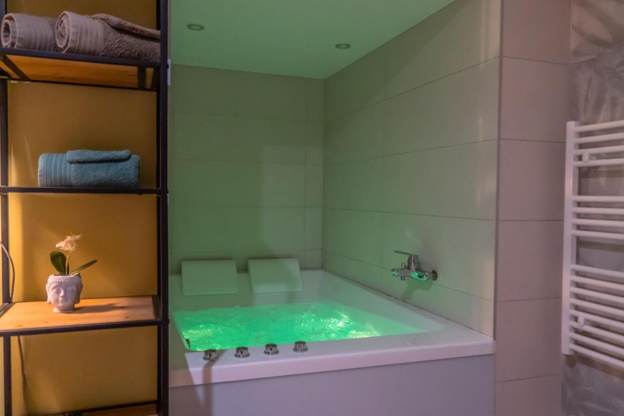 Apartment Jacuzzi Terrasse 86 - Terrasse & Climatisation - 4 Personnes - Epernay