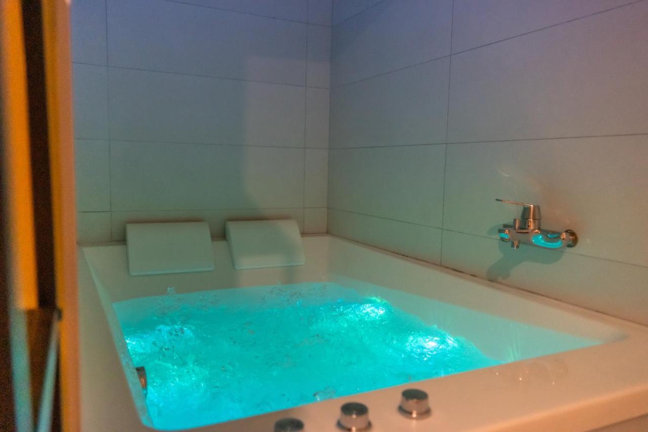 Jacuzzi Terrasse 86 - Terrasse & Climatisation - 4 Personnes - Apartment Epernay