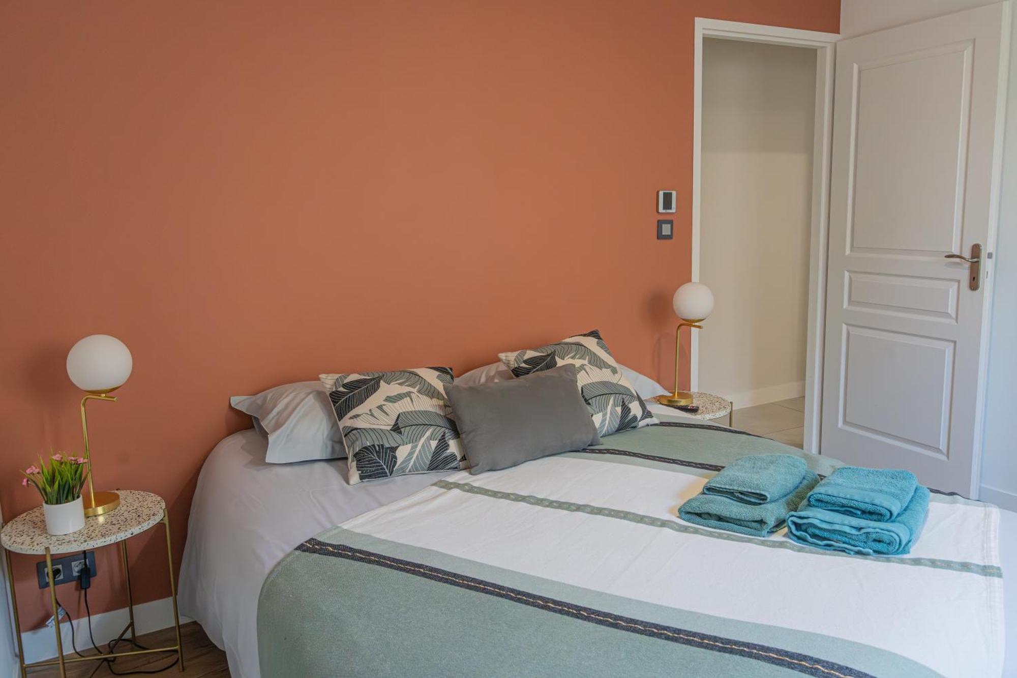 Jacuzzi Terrasse 86 - Terrasse & Climatisation - 4 Personnes - Epernay