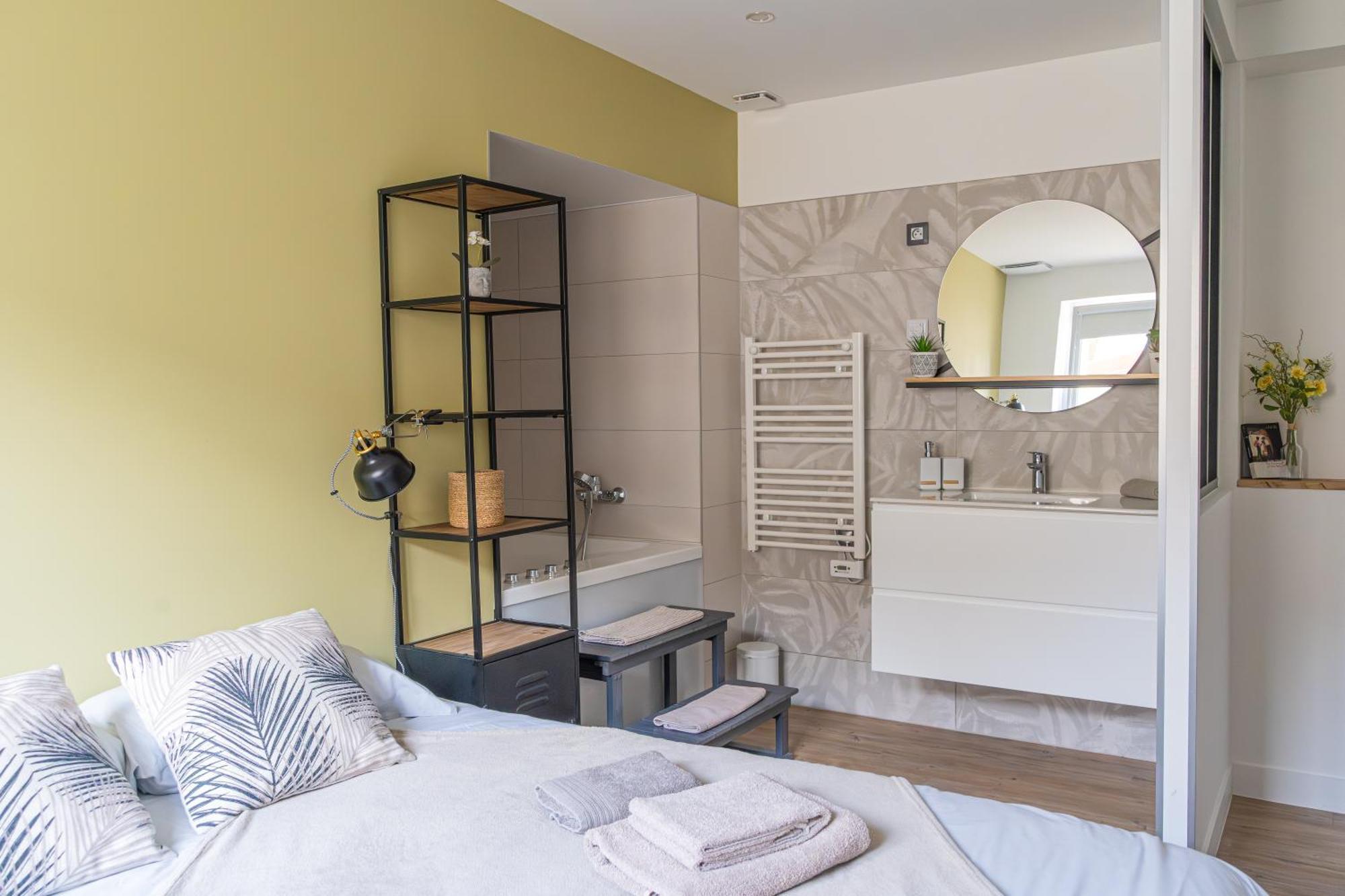 Apartment Jacuzzi Terrasse 86 - Terrasse & Climatisation - 4 Personnes - Epernay