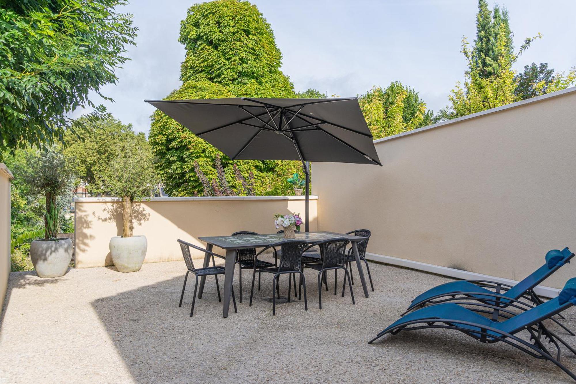 Jacuzzi Terrasse 86 - Terrasse & Climatisation - 4 Personnes - * Epernay