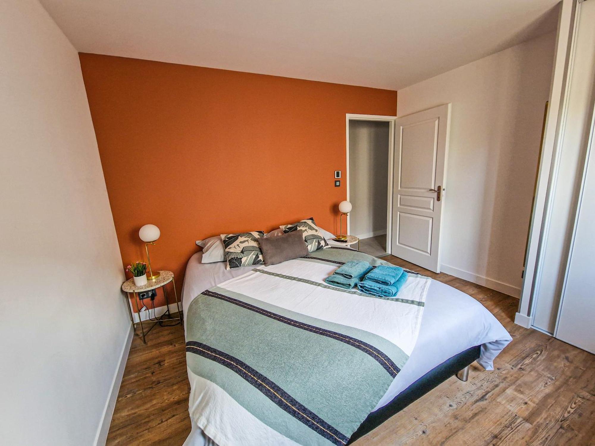 Jacuzzi Terrasse 86 - Terrasse & Climatisation - 4 Personnes - Epernay